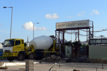 Pouring the foundation for the MGM Grand