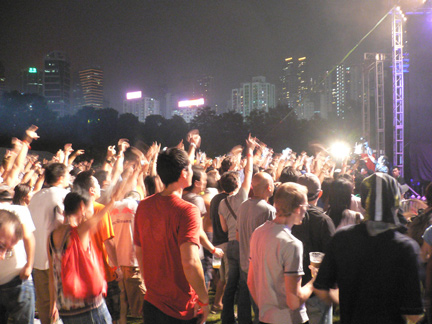 The crowd rockin’ in front of the main stage.