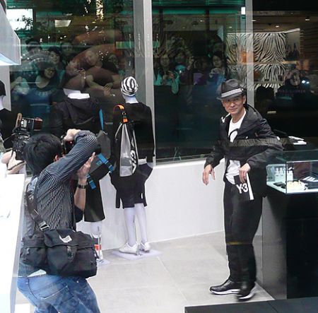 andy lauâ€™s fans pressed up against the windows of the shop just to ...