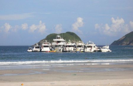Beach party 8 boats tied up