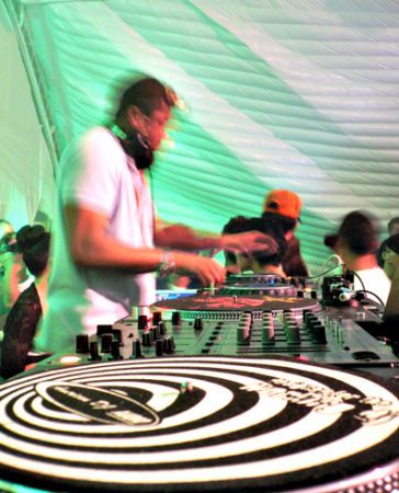 Clot Just Blaze Cutting DJ