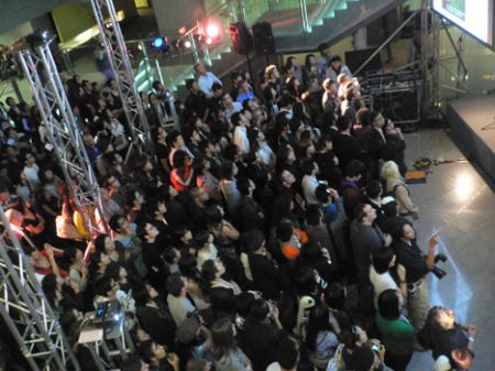 Cut and paste Crowd