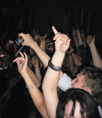 Dragon i Hands in Air
