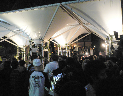 FILparty under tent
