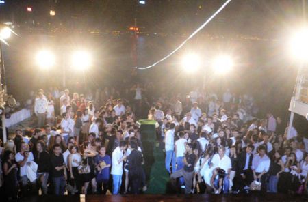 FTV Diamond party crowd