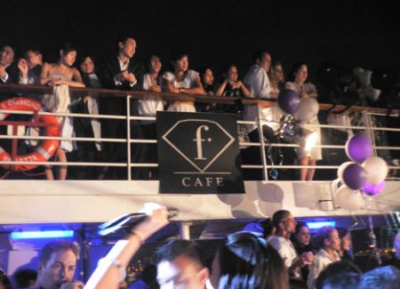 FTV boat crowd 3