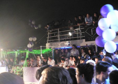 FTV boat crowd 5