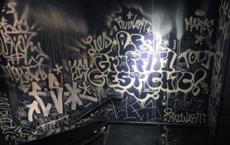 L1ES 1 M1NT graffiti Vernis