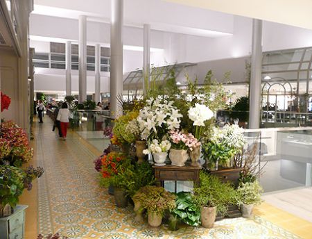 Loggia Agnes b store Hong K