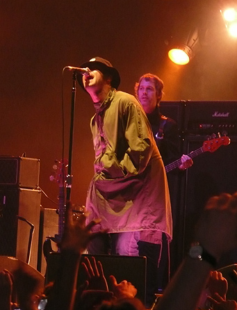 Oasis band concert tour