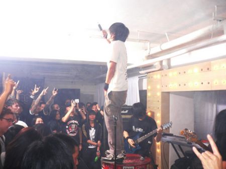 Qiu Hong Kong band show