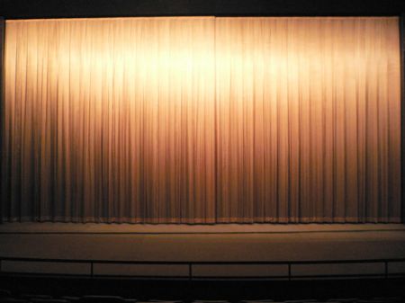 Queens curtain