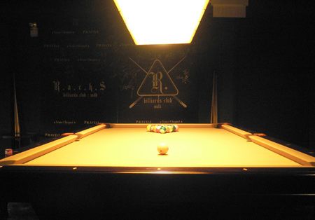 Racks table crest