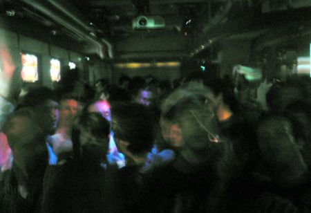 Volar club HK crowded