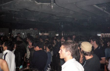 crowd club Cliq Hong