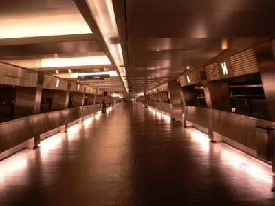 Cool walkway between IFC and Chater House