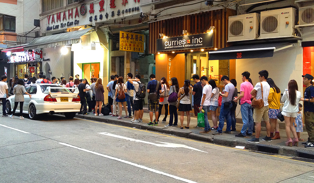 Hello Kitty fans invade Causeway Bay! | Hong Kong Hustle