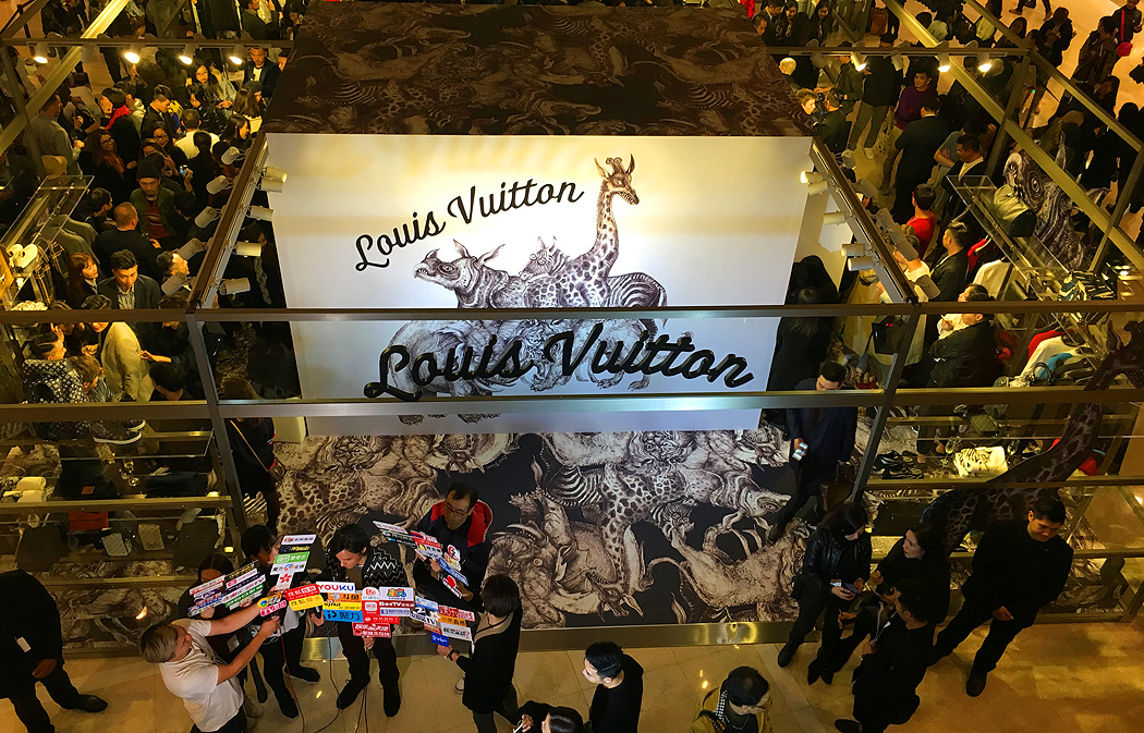 Kim Jones presides at Louis Vuitton pop-up! | Hong Kong Hustle